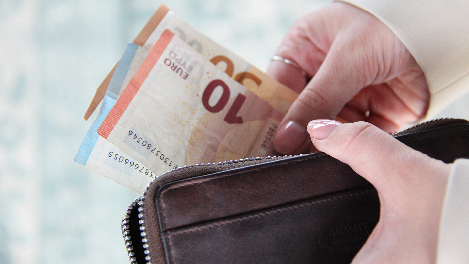 Basisboete € 10.000 bij contante betalingen vanaf € 3.000