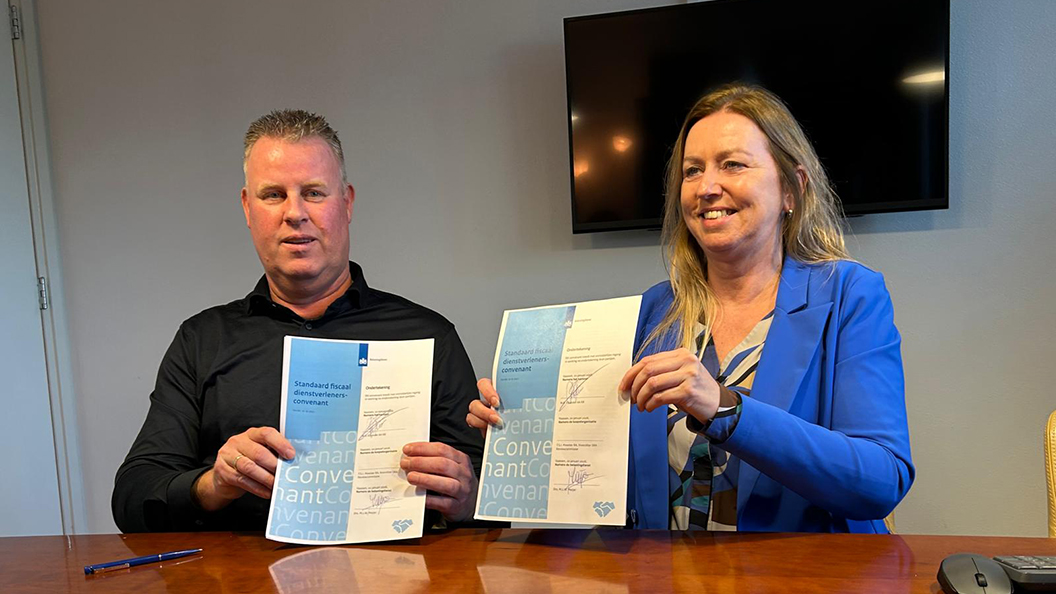 Arnold Eijlander (eigenaar Verax) en Mariska Meijer (Regiodirecteur MKB Zwolle)